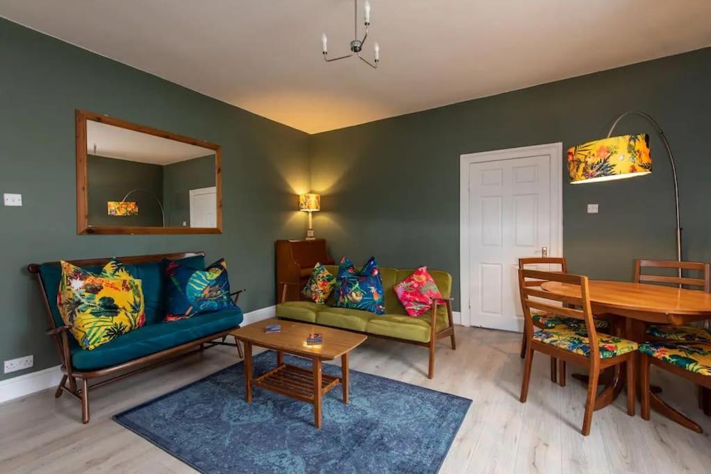 Peaceful Home From Home - Spacious 3 Bedroom House Accommodating 7 - Ideal For Families And Workers Gateshead Exterior photo