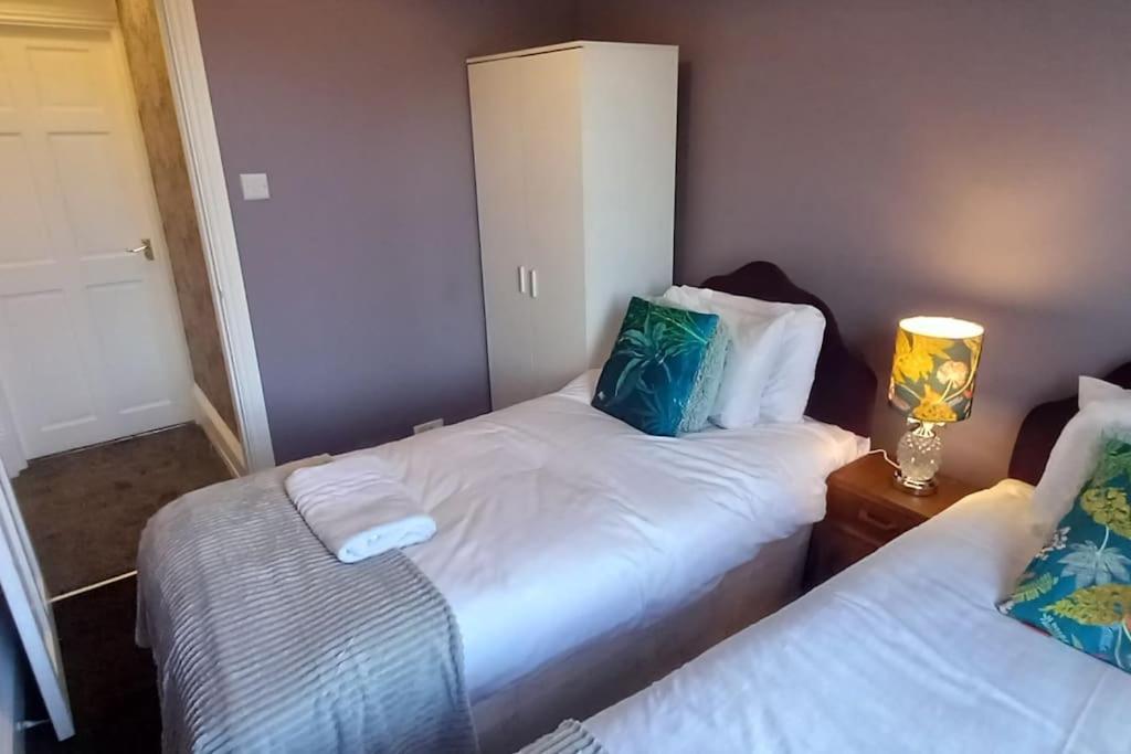 Peaceful Home From Home - Spacious 3 Bedroom House Accommodating 7 - Ideal For Families And Workers Gateshead Exterior photo