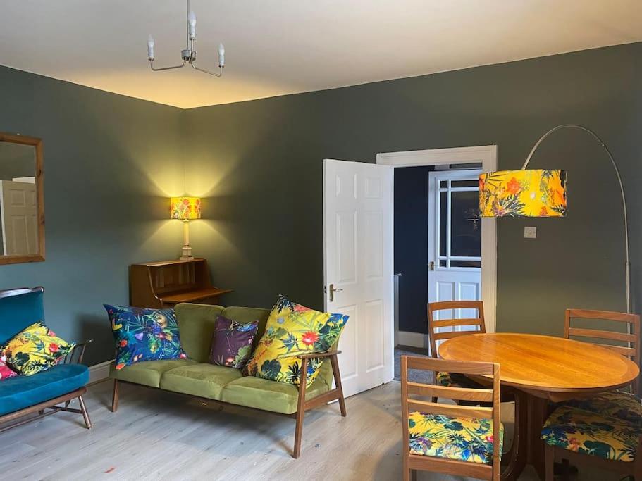 Peaceful Home From Home - Spacious 3 Bedroom House Accommodating 7 - Ideal For Families And Workers Gateshead Exterior photo