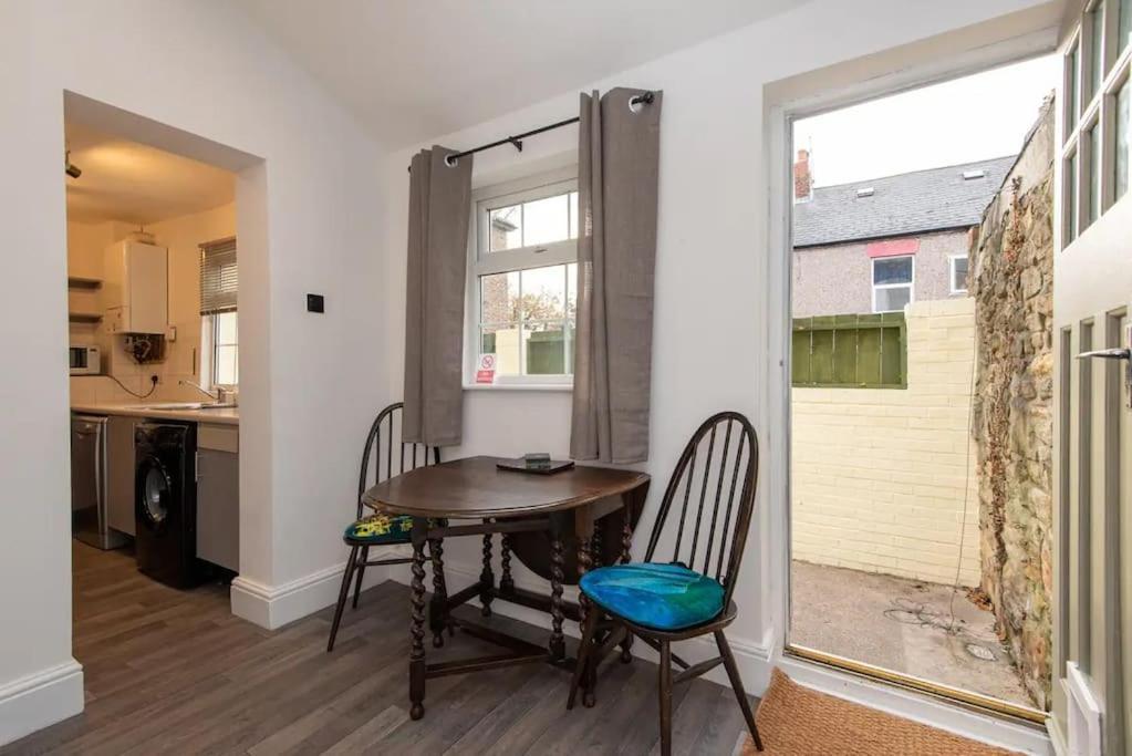 Peaceful Home From Home - Spacious 3 Bedroom House Accommodating 7 - Ideal For Families And Workers Gateshead Exterior photo