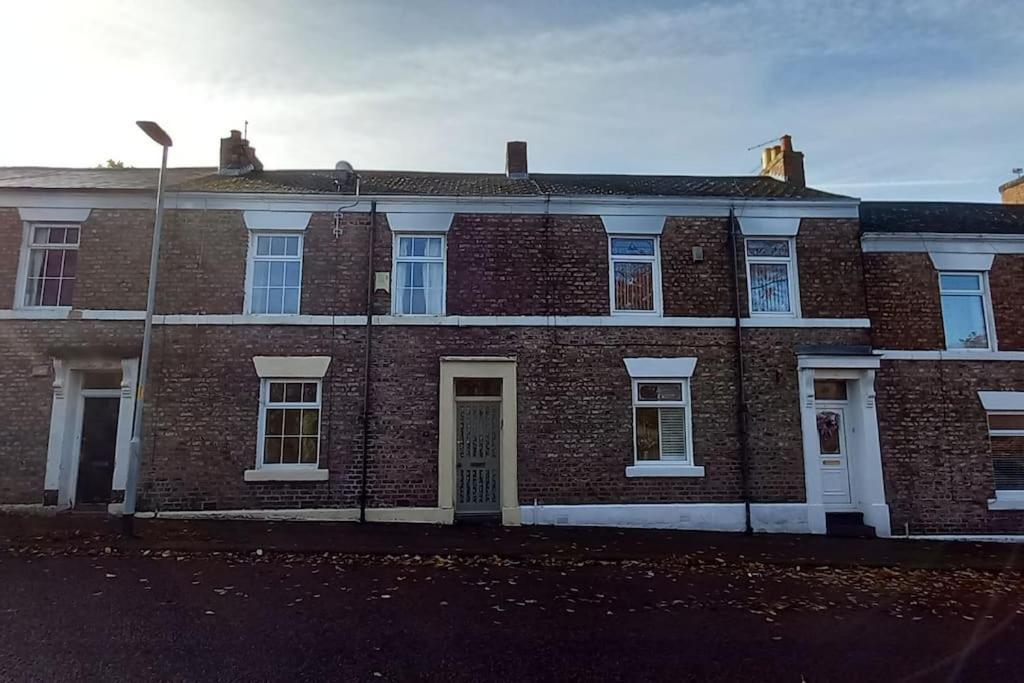 Peaceful Home From Home - Spacious 3 Bedroom House Accommodating 7 - Ideal For Families And Workers Gateshead Exterior photo