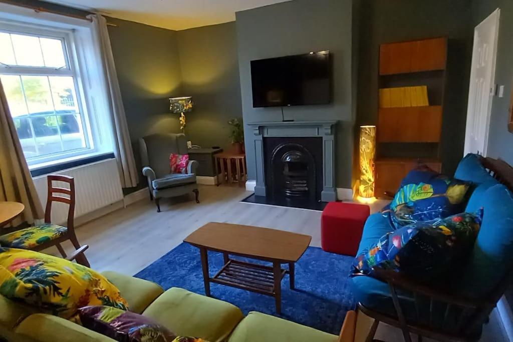 Peaceful Home From Home - Spacious 3 Bedroom House Accommodating 7 - Ideal For Families And Workers Gateshead Exterior photo